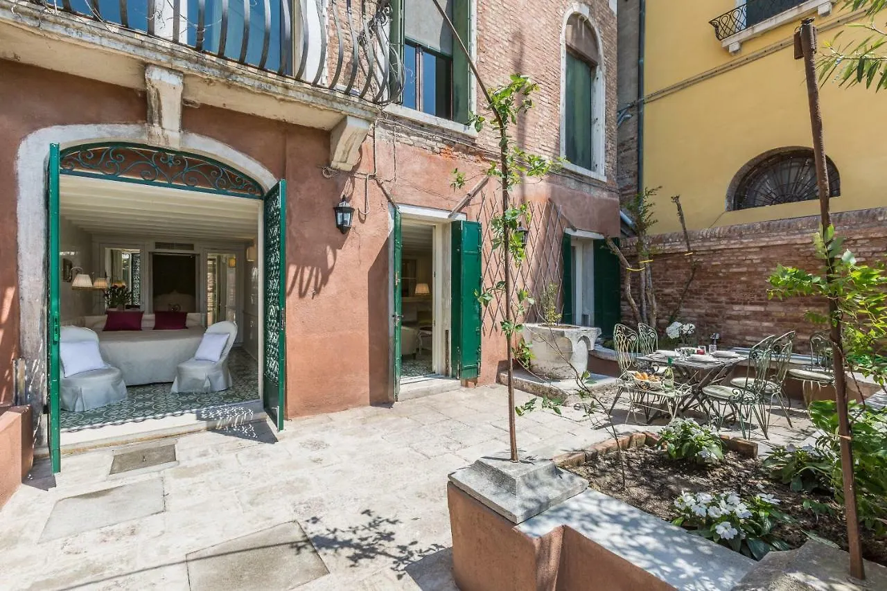 Ca' Dell'Ulivo Private Garden Apartment Venice